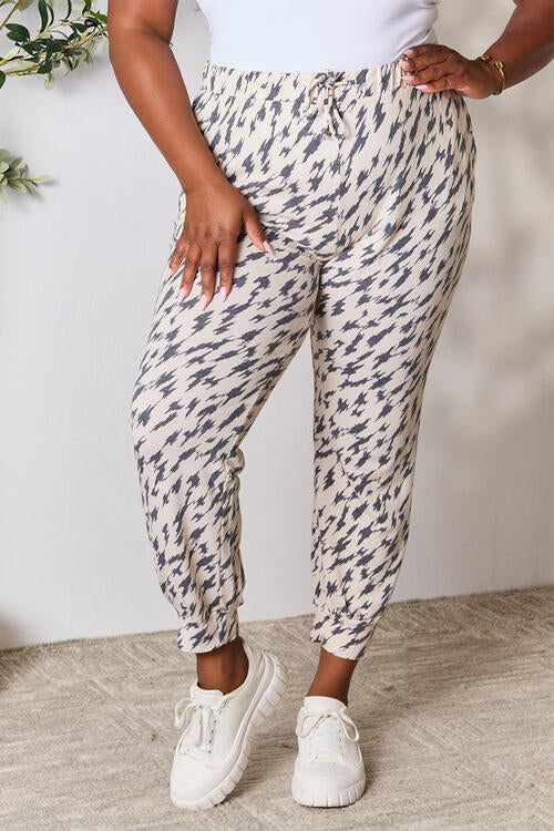 swvws Heimish Full Size Printed Drawstring Pants