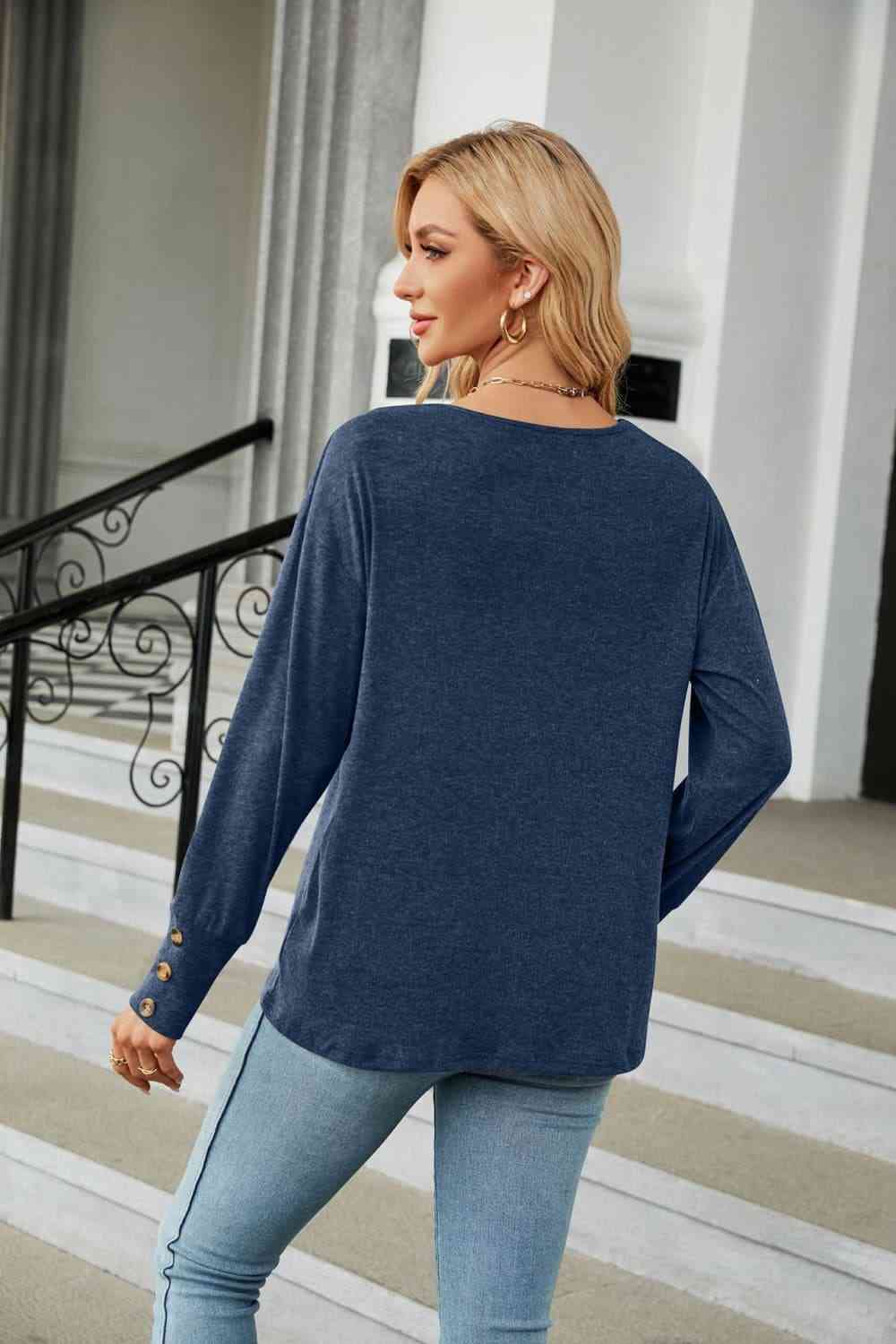 swvws V-Neck Long Sleeve T-Shirt