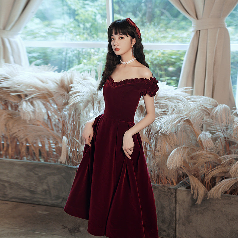 Tmallworld Cute Short Burgundy Sweetheart Off Shoulder Tea Length Party Dress, Velvet Prom Dress