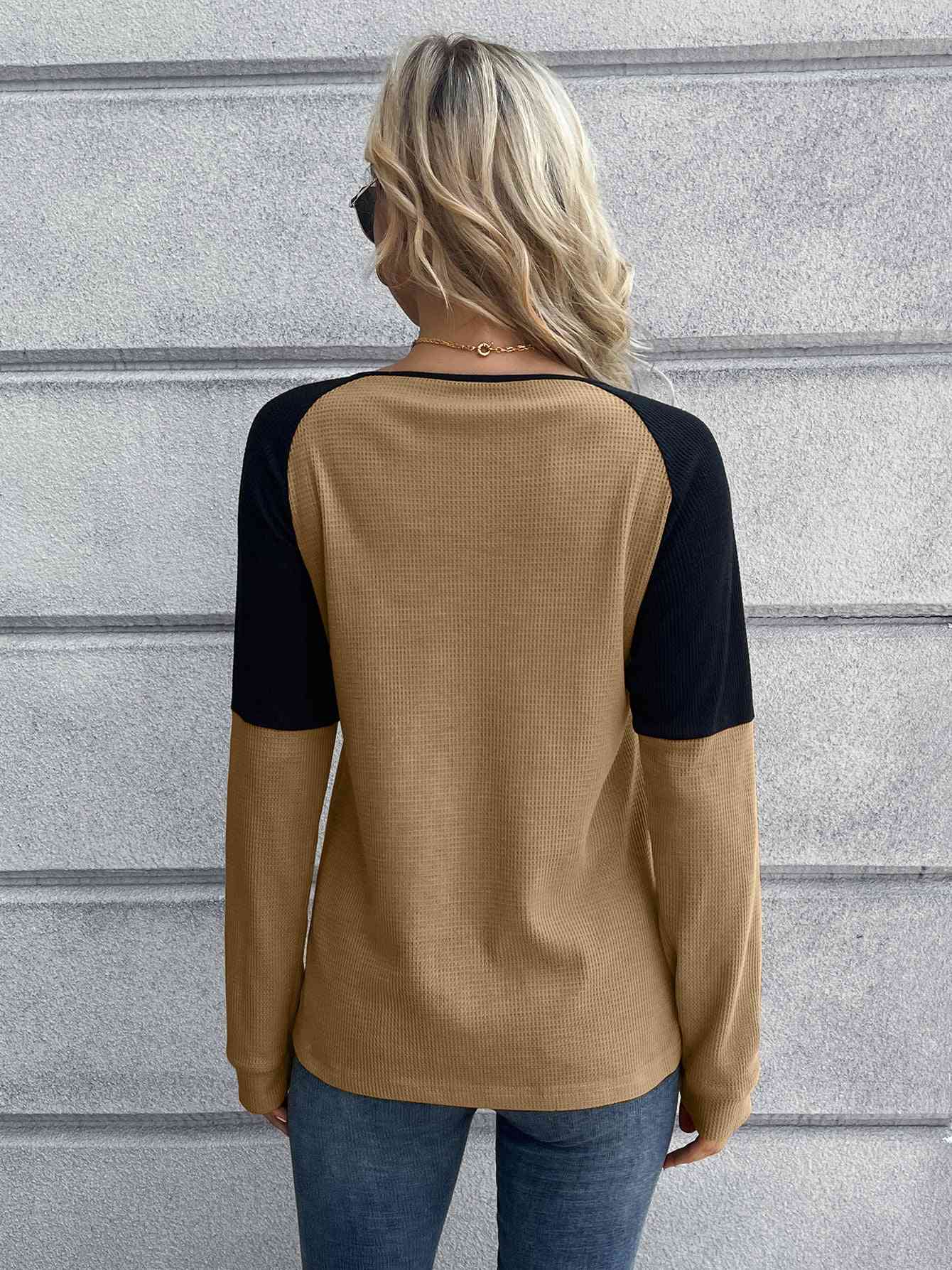 swvws Contrast Buttoned Round Neck Raglan Sleeve Top