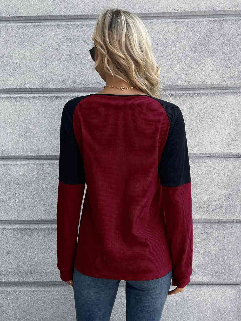 swvws Contrast Buttoned Round Neck Raglan Sleeve Top