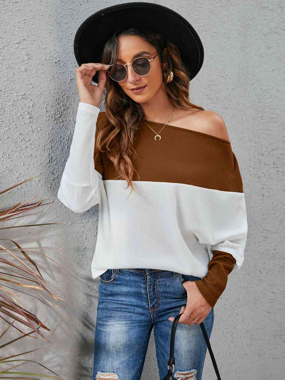 swvws Two-Tone Boat Neck Knit Top