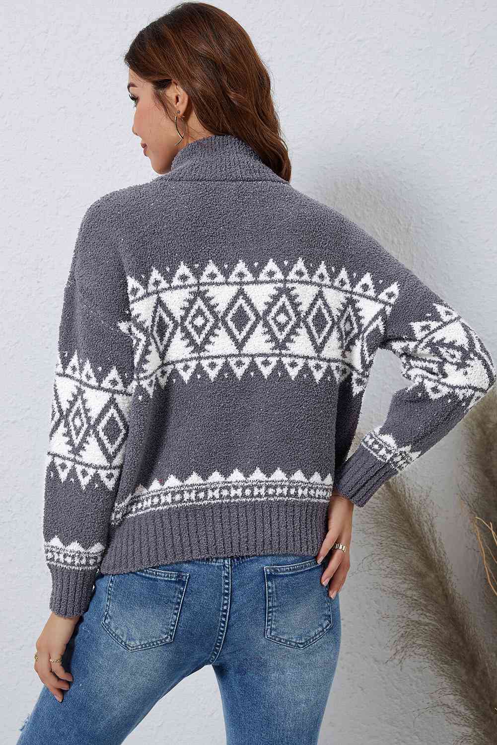 swvws Zip-Up Geometrical Pattern Pullover Sweater