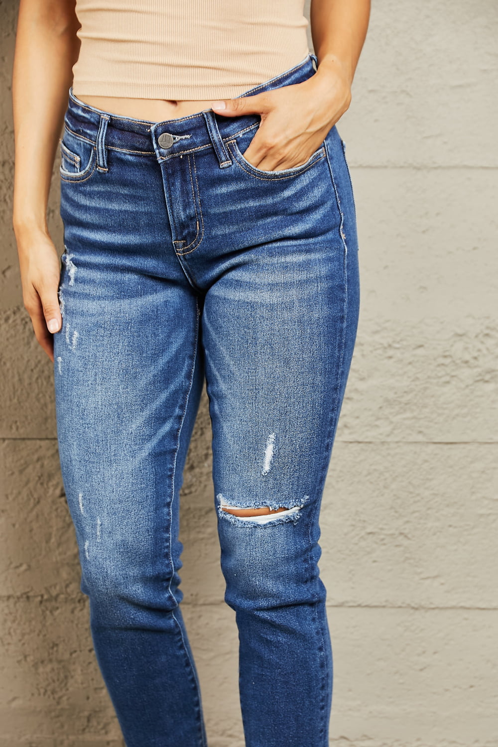 swvws BAYEAS Mid Rise Distressed Slim Jeans