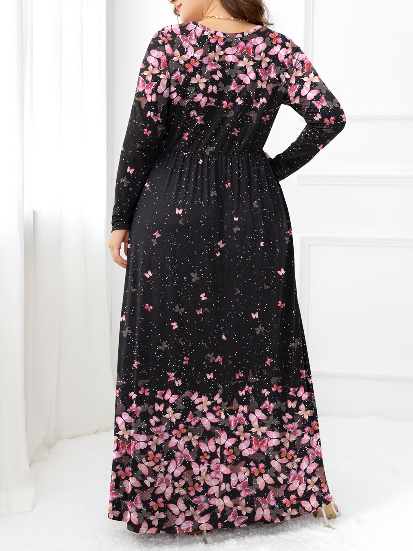 swvws Plus Size Round Neck Maxi Dress with Pockets