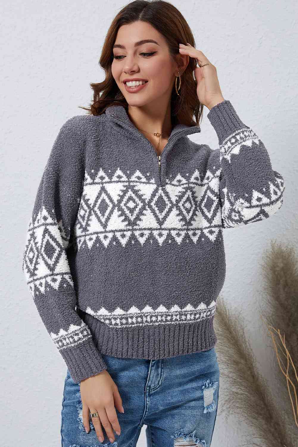 swvws Zip-Up Geometrical Pattern Pullover Sweater