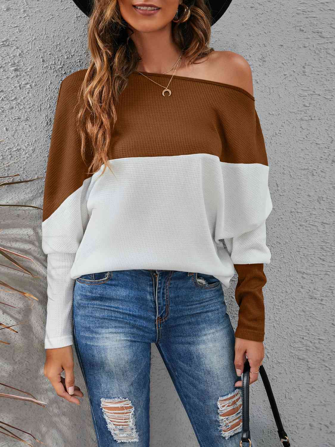 swvws Two-Tone Boat Neck Knit Top