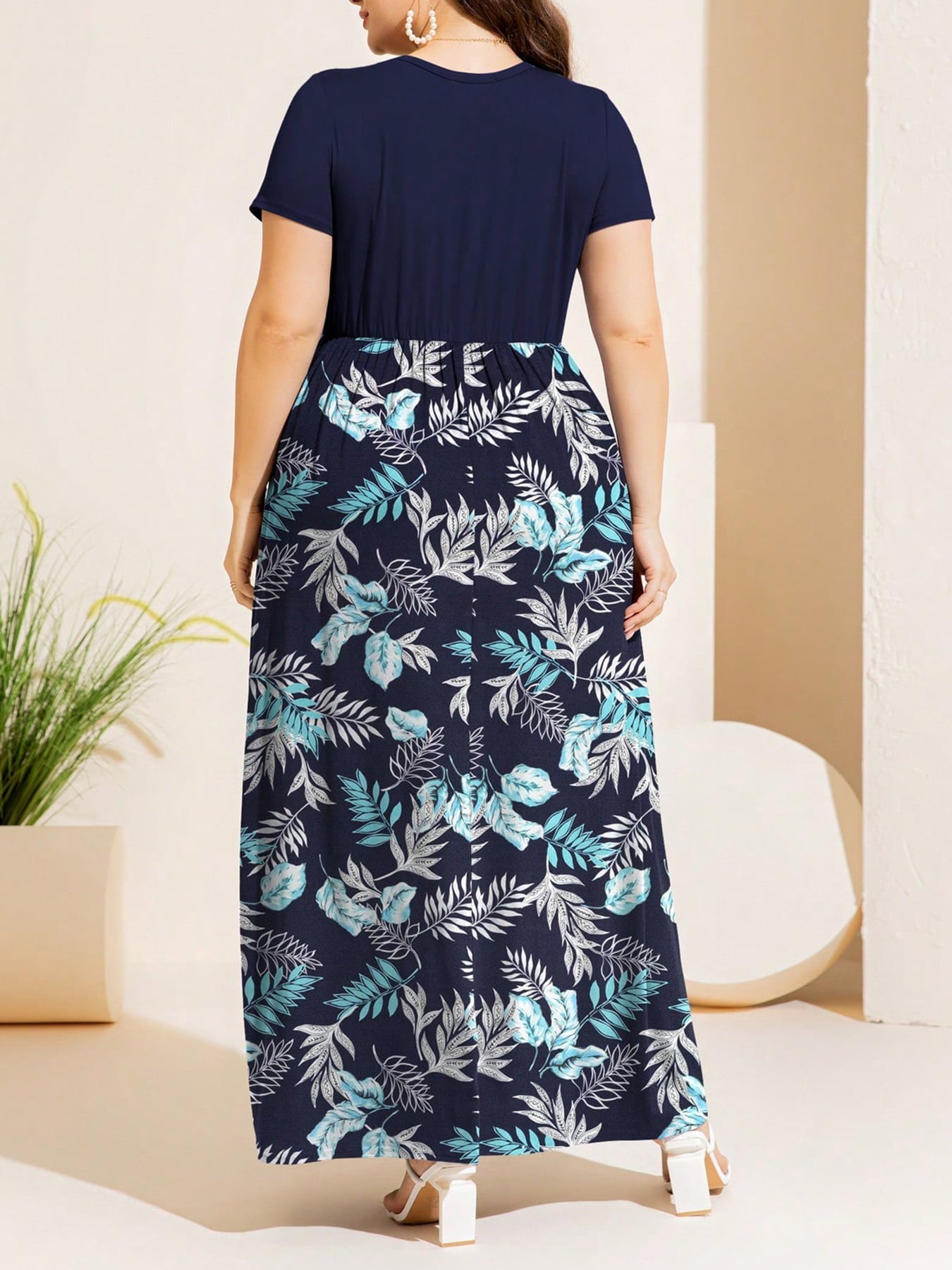 swvws Plus Size Printed Round Neck Short Sleeve Maxi Dress