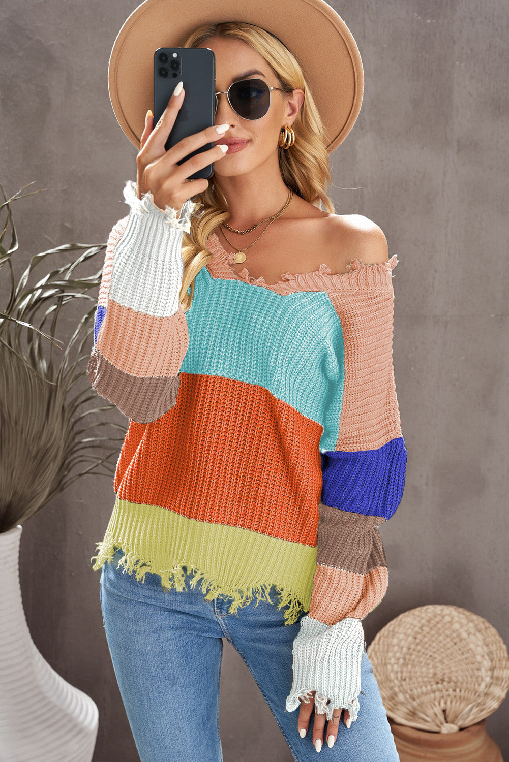 swvws Color Block Distressed V-Neck Ribbed Sweater