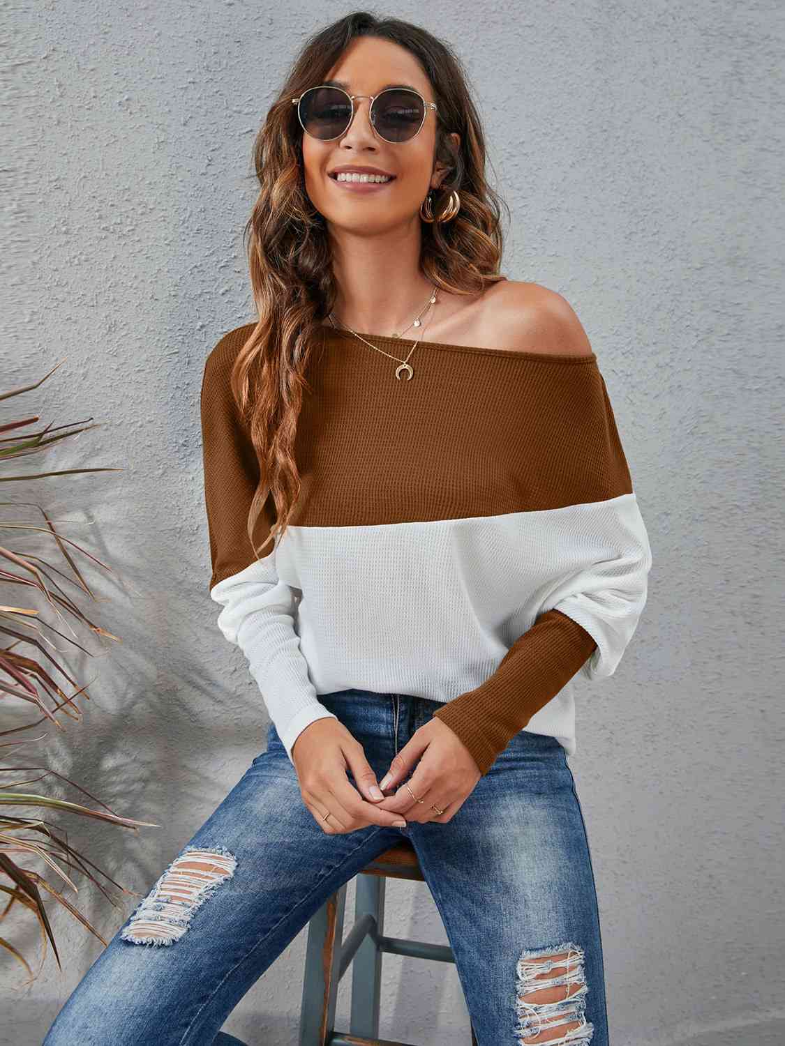 swvws Two-Tone Boat Neck Knit Top