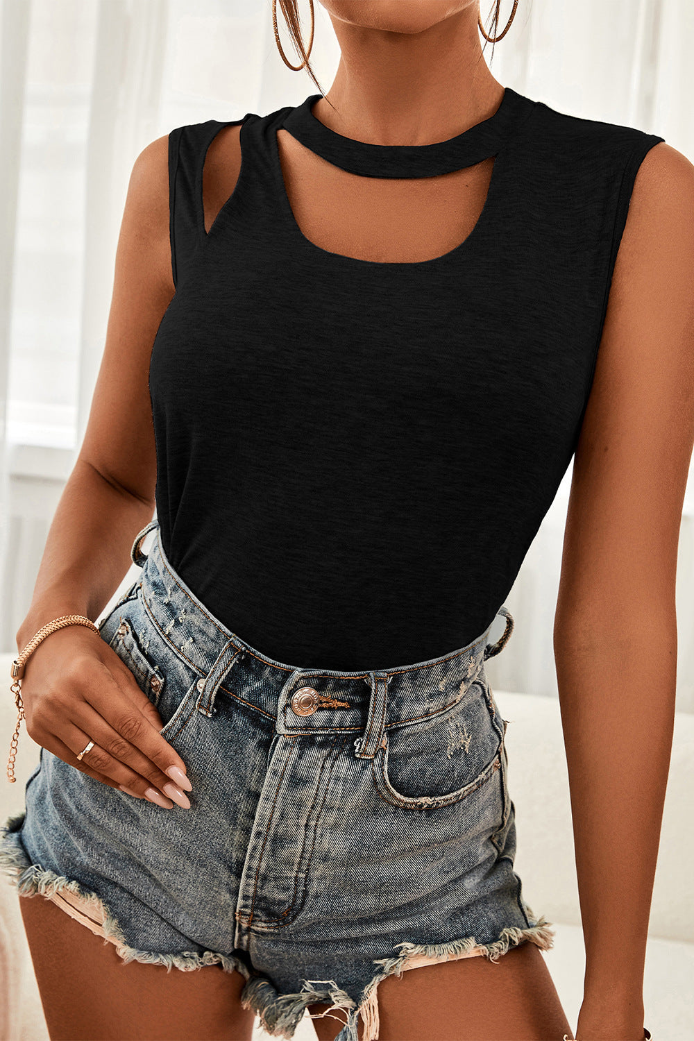 swvws Cutout Sleeveless Top