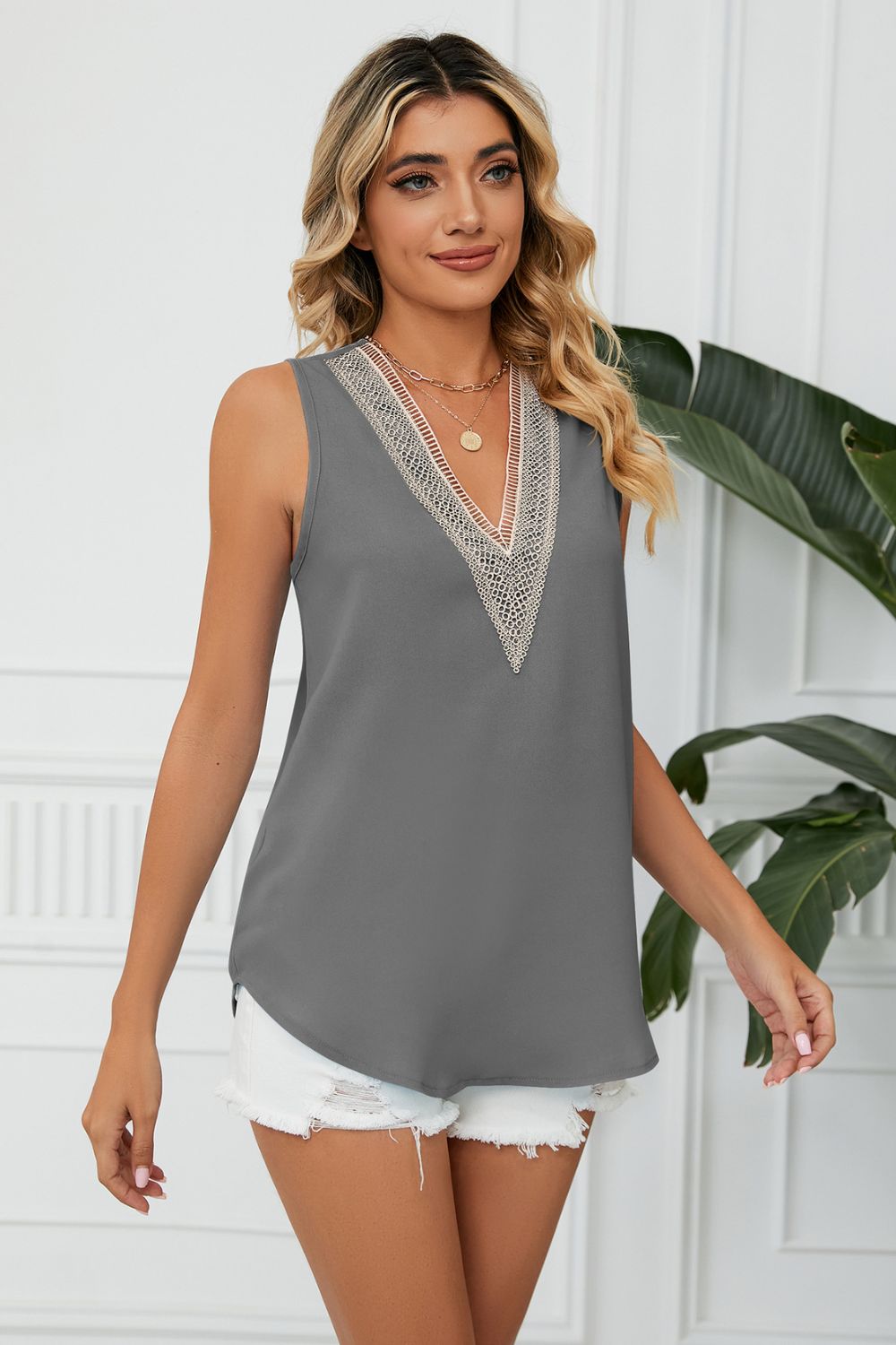 swvws Contrast Trim Plunge Sleeveless Blouse