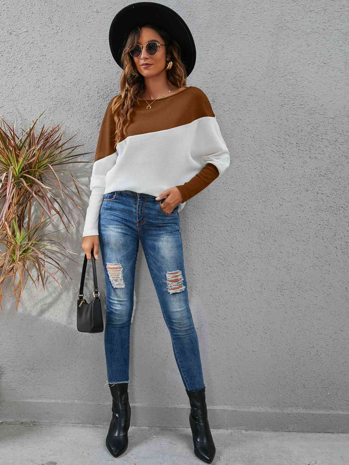 swvws Two-Tone Boat Neck Knit Top